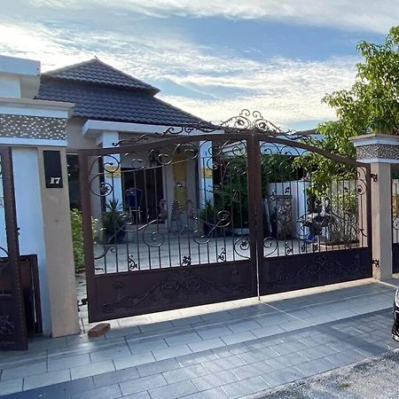Villa Suria 3 Sepang With Private Pool Sungai Pelek Exterior foto