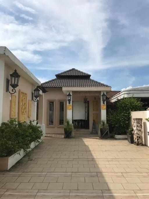 Villa Suria 3 Sepang With Private Pool Sungai Pelek Exterior foto